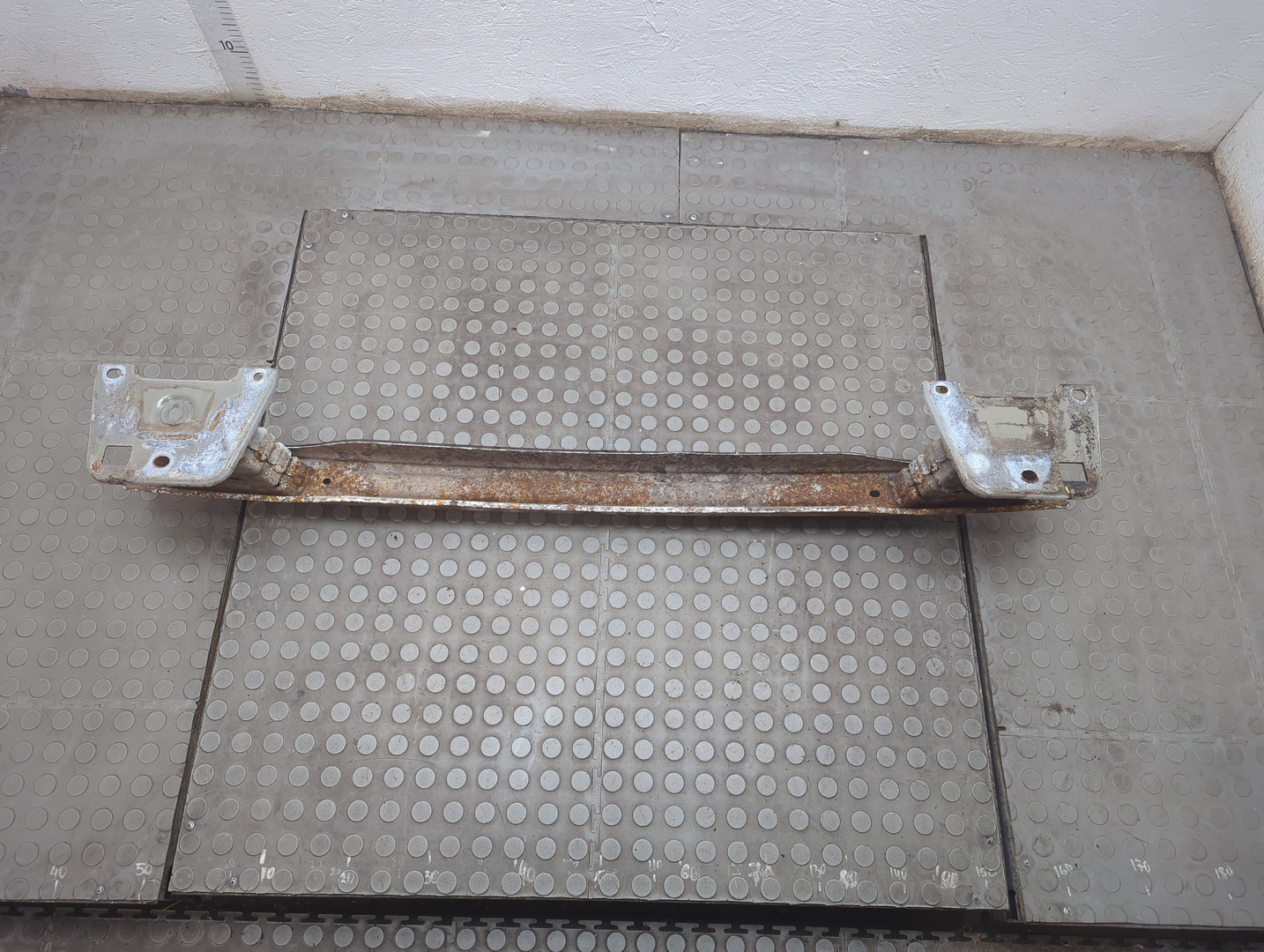 Усилитель заднего бампера