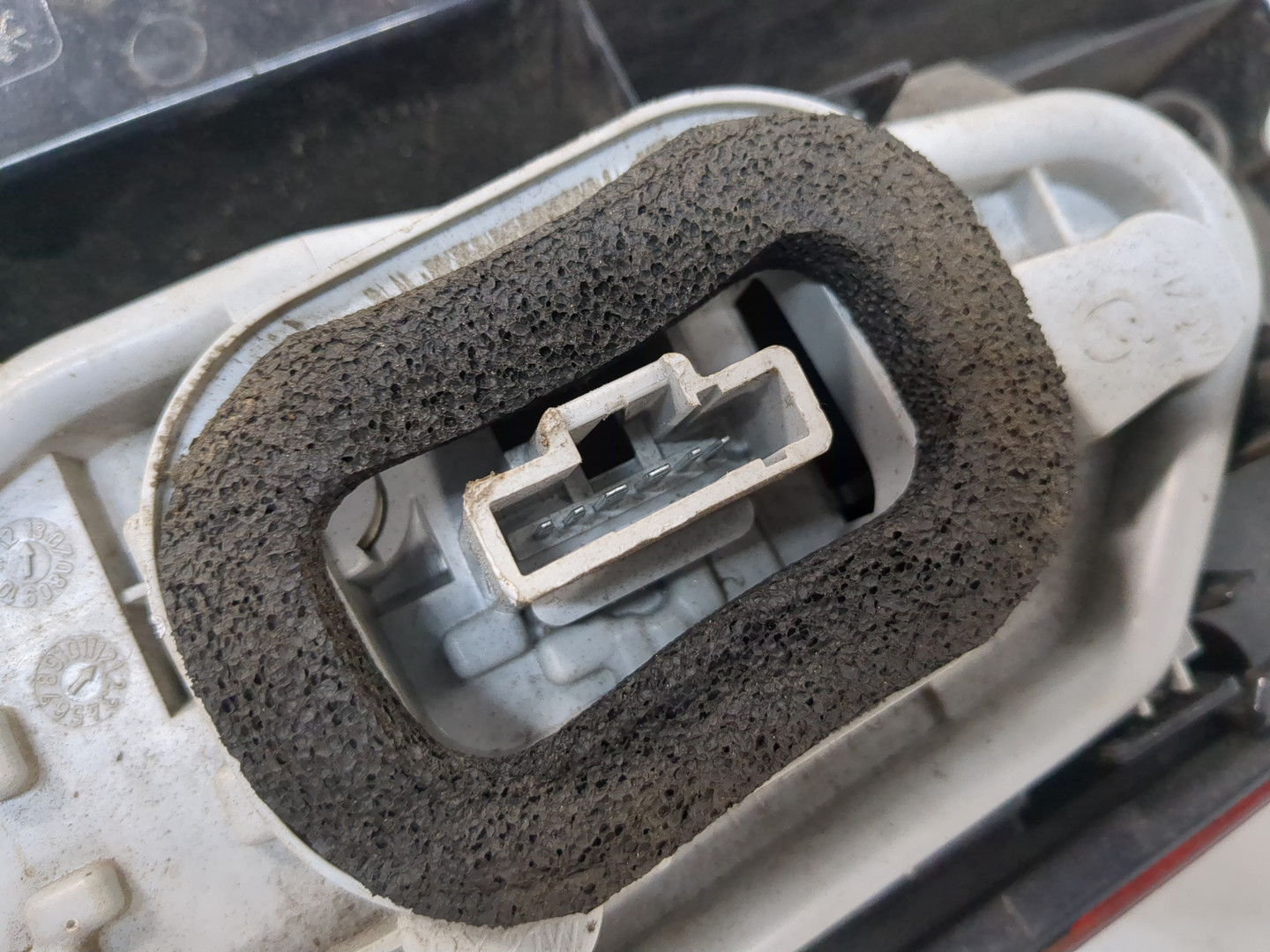 Фонарь задний левый