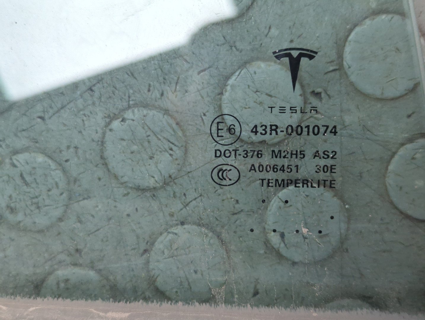 Стекло двери задней правой