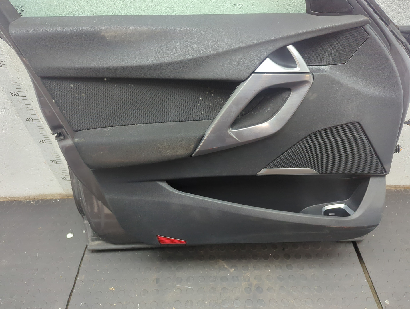 Дверь передняя левая