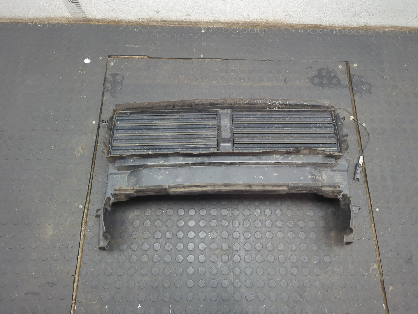 Жалюзи (воздуховод) бампера переднего