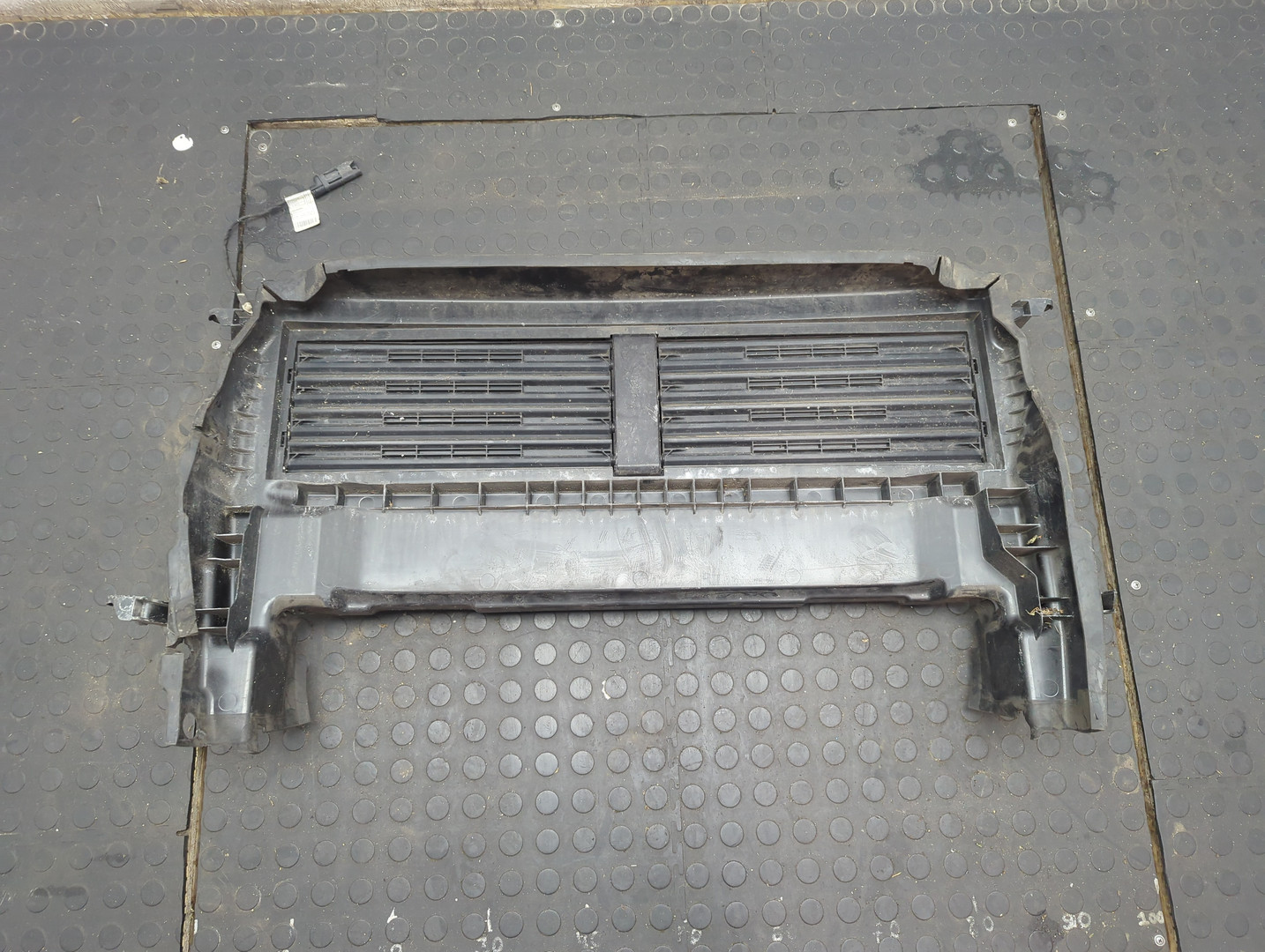 Жалюзи (воздуховод) бампера переднего