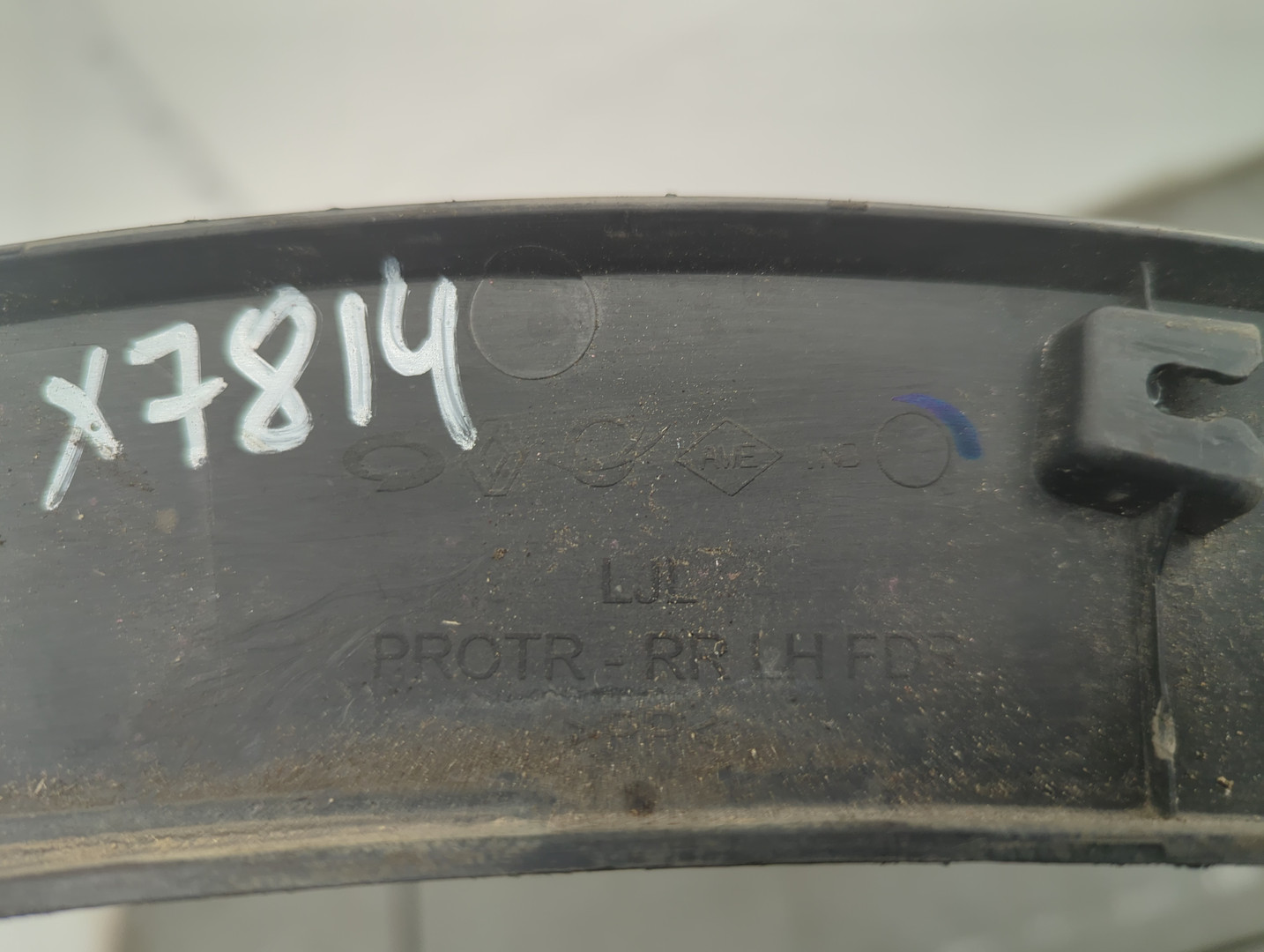 Накладка заднего крыла левого