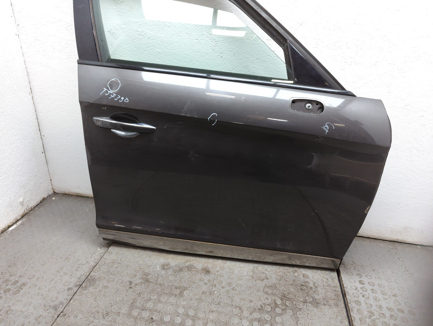 Дверь передняя правая
