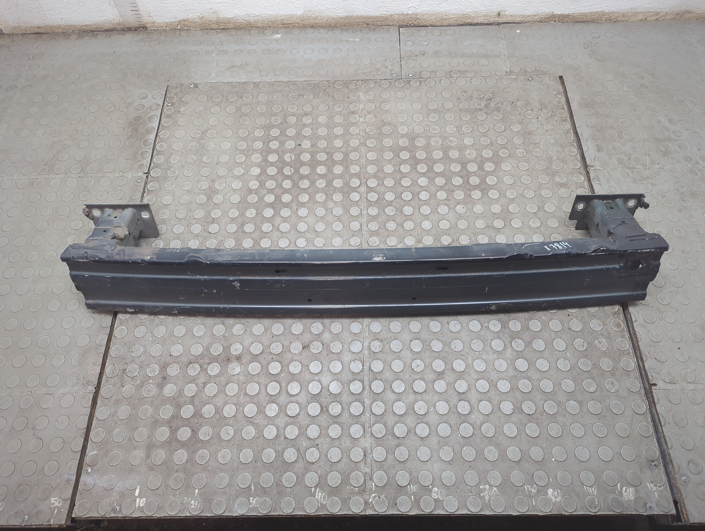 Усилитель переднего бампера