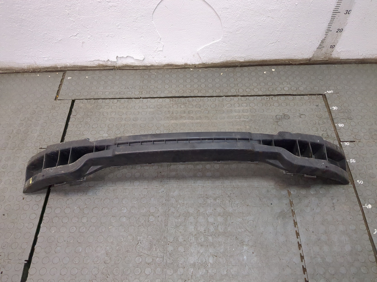 Усилитель переднего бампера