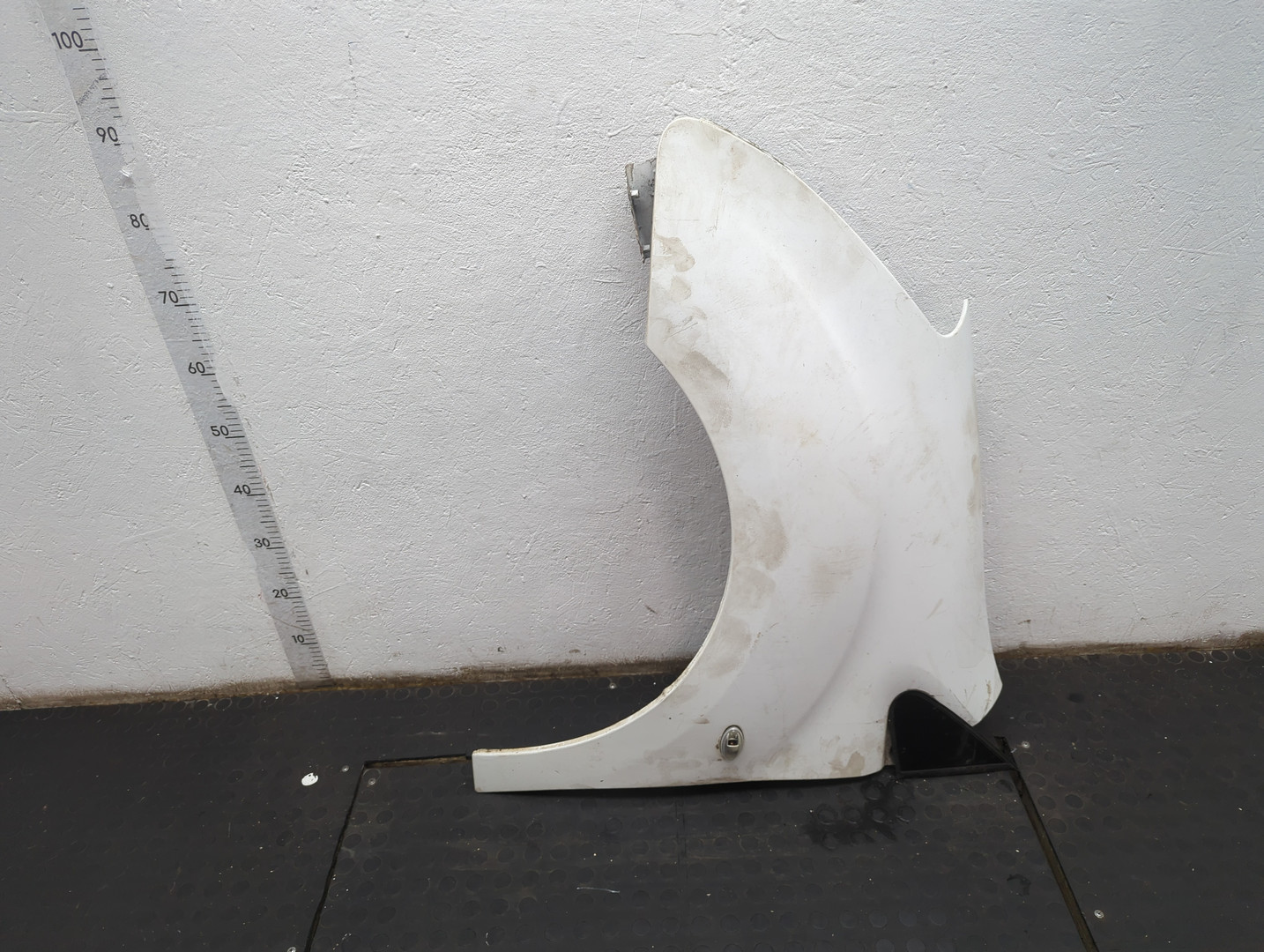 Крыло переднее левое