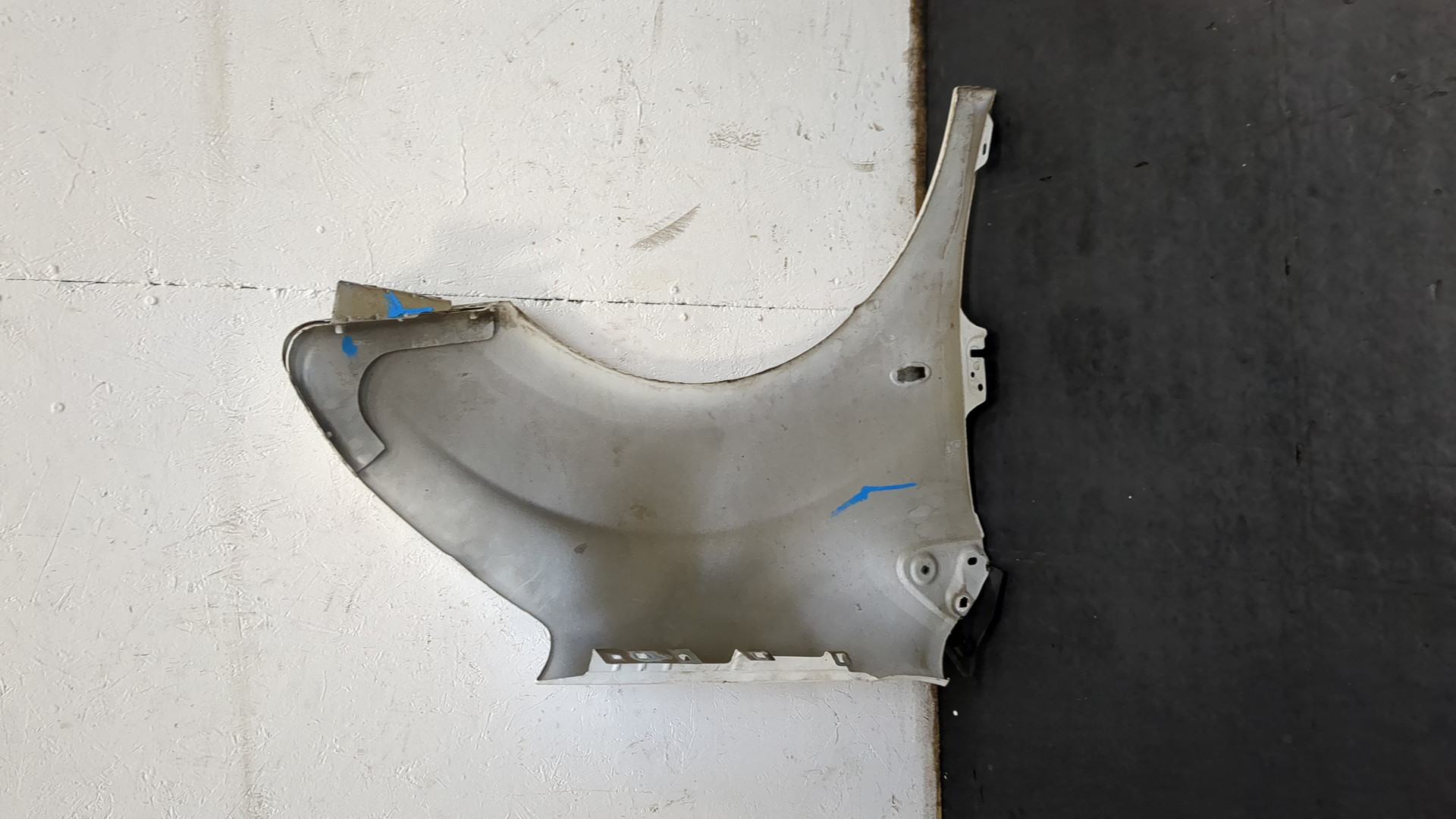 Крыло переднее левое