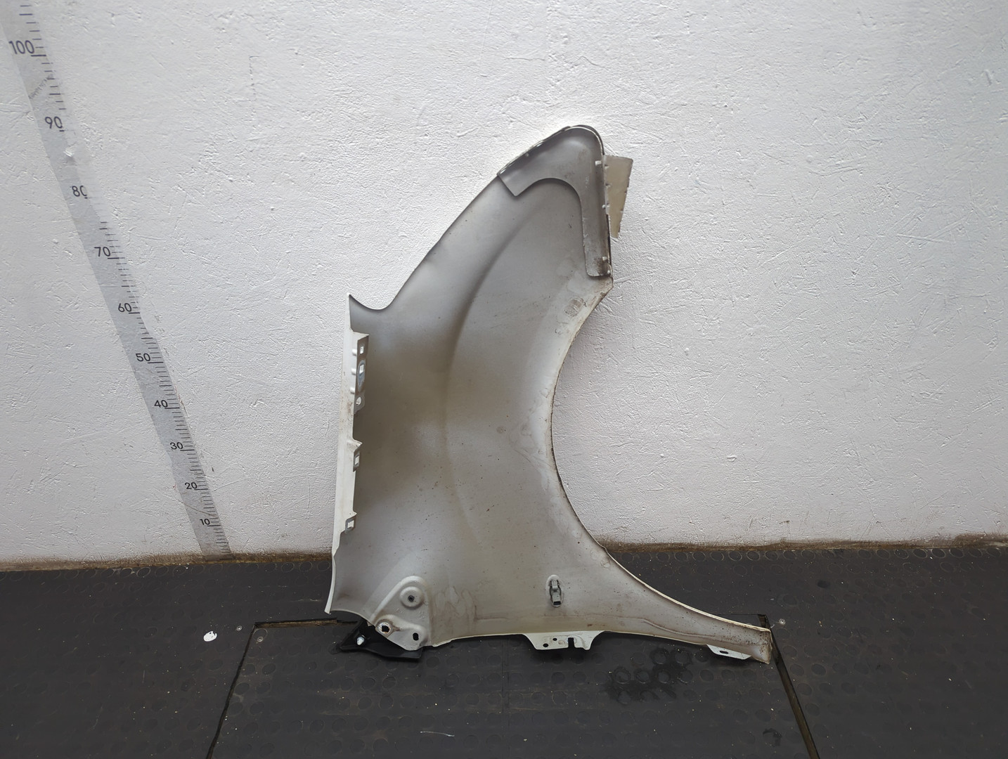 Крыло переднее левое