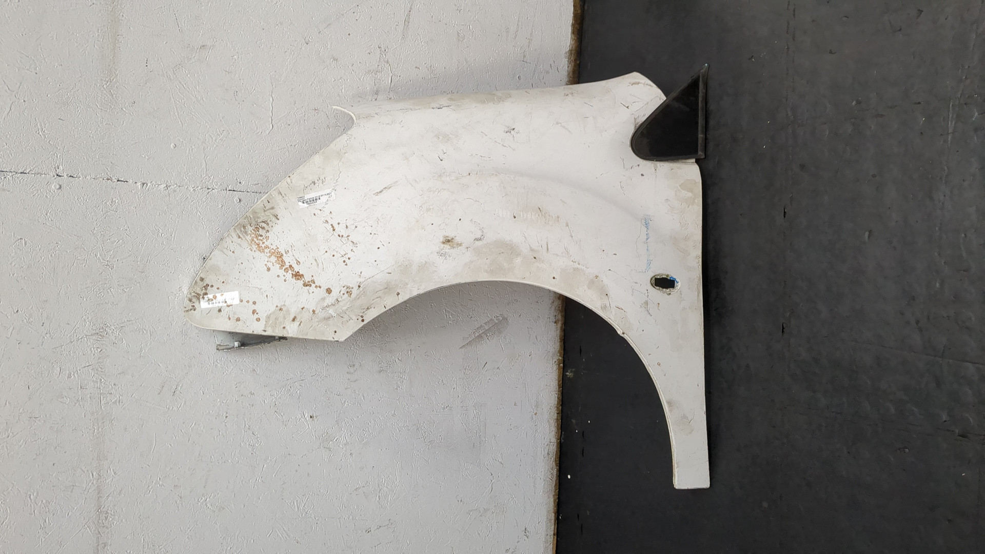 Крыло переднее левое