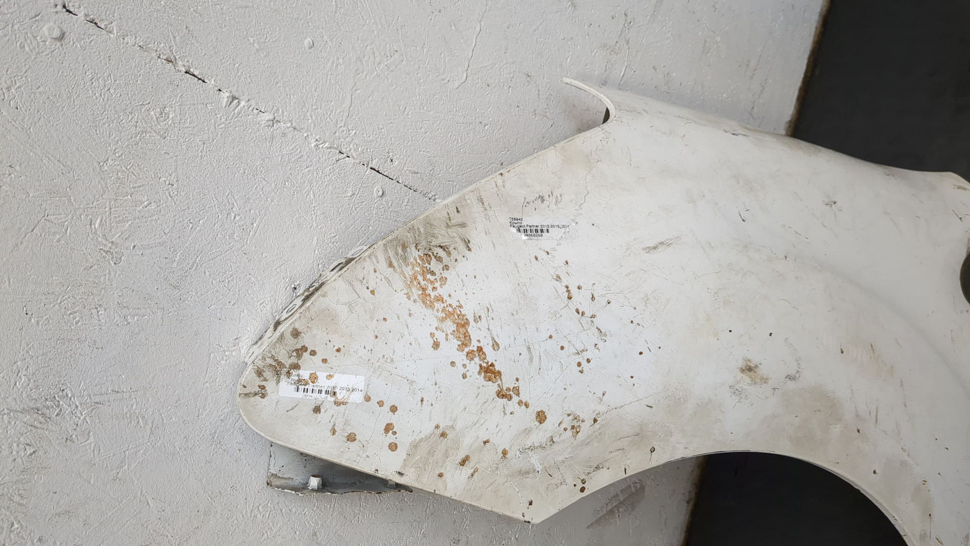 Крыло переднее левое