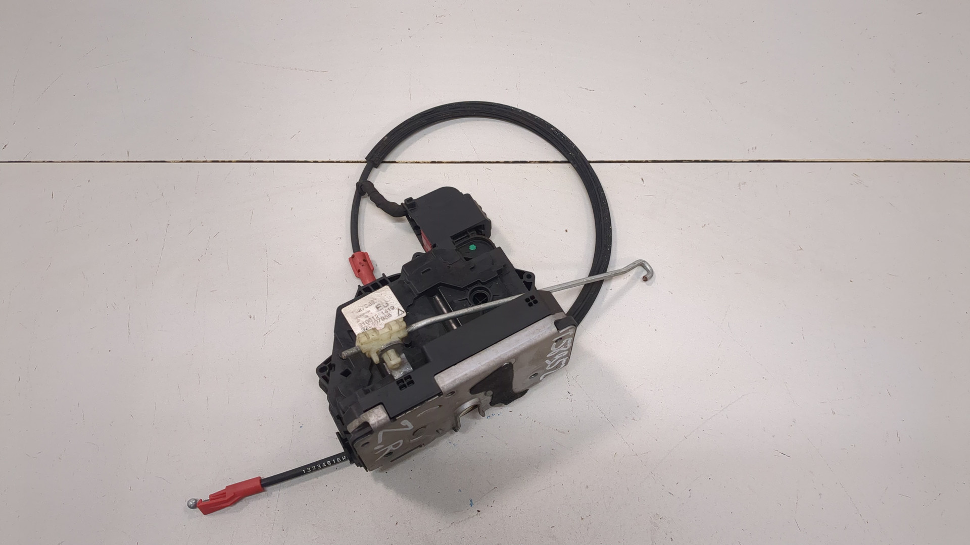 Замок двери задней правой