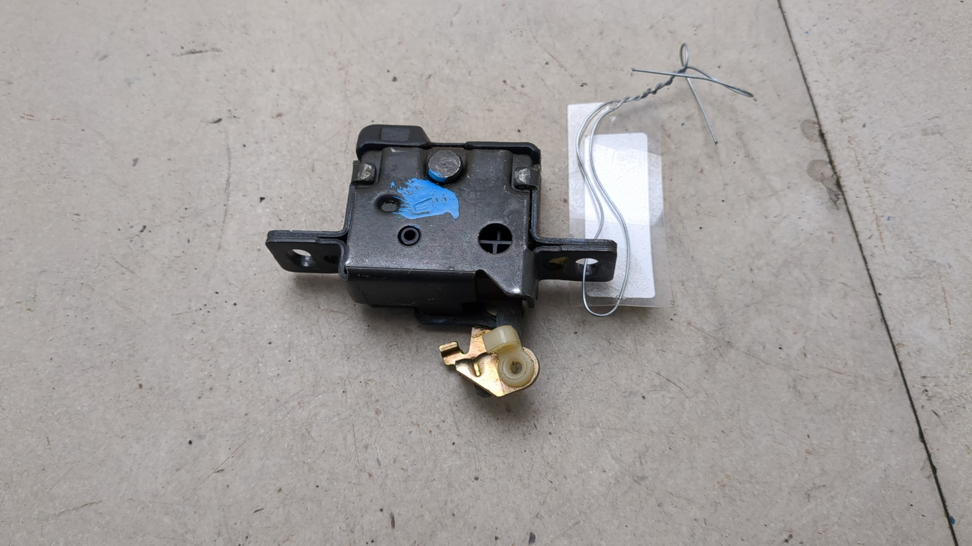 Замок багажника