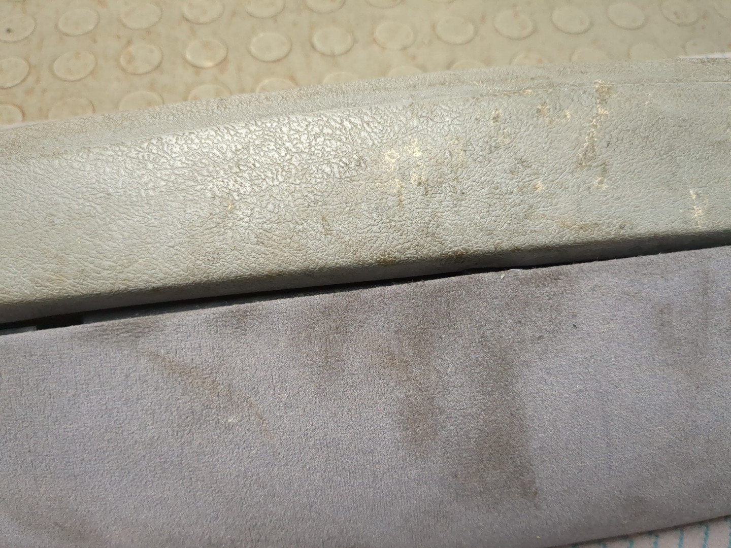 Обшивка двери передней правой