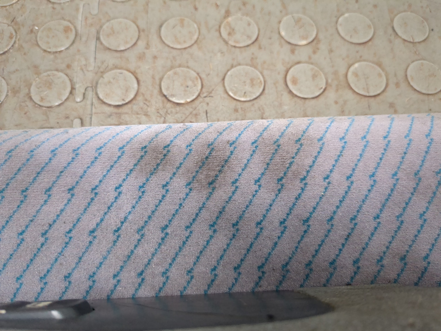 Обшивка двери передней правой