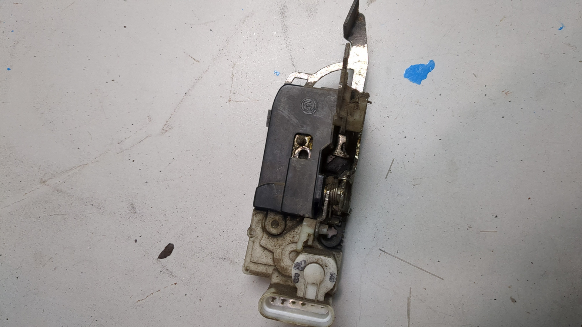 Замок двери задней правой