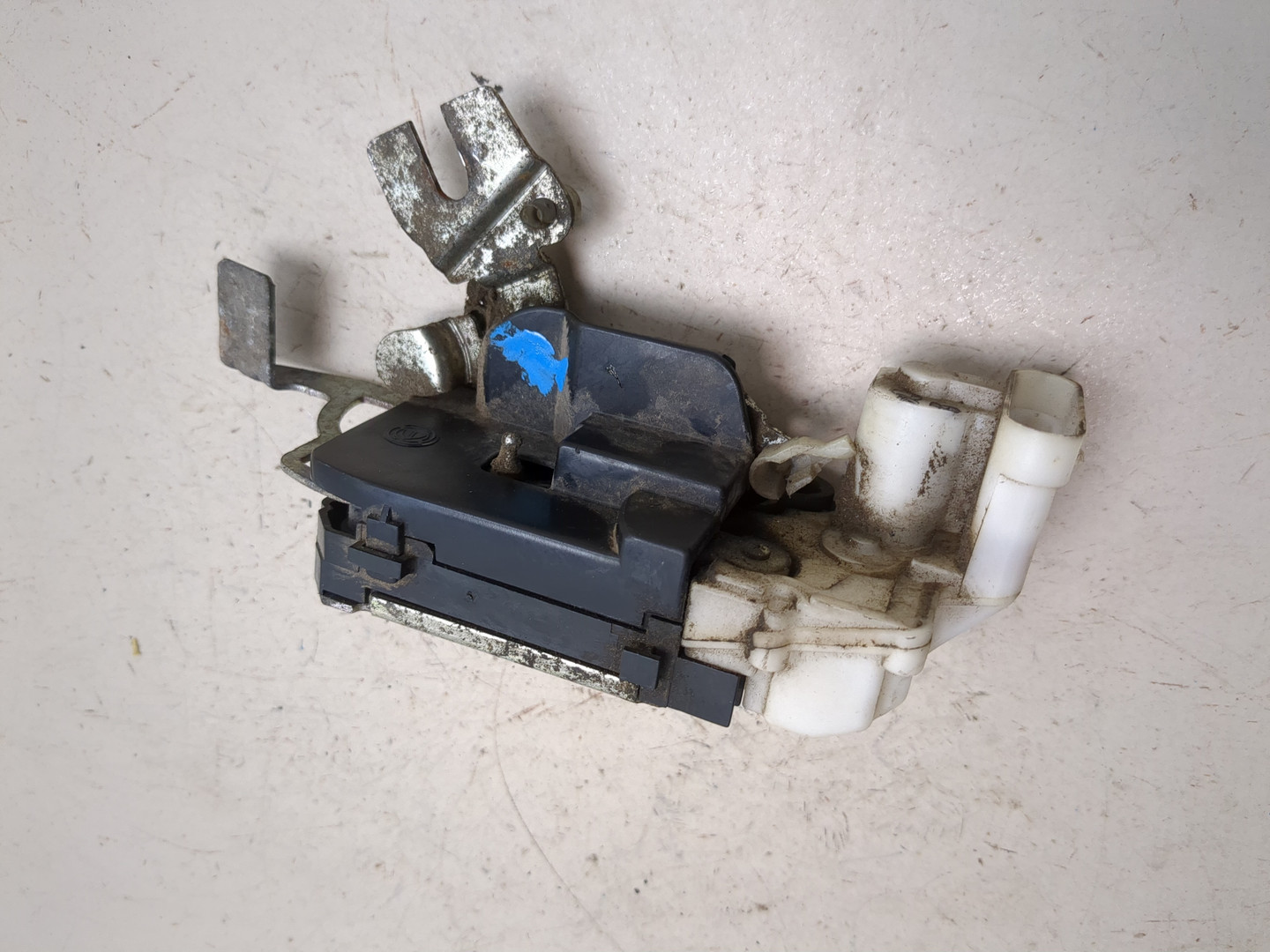 Замок двери задней правой