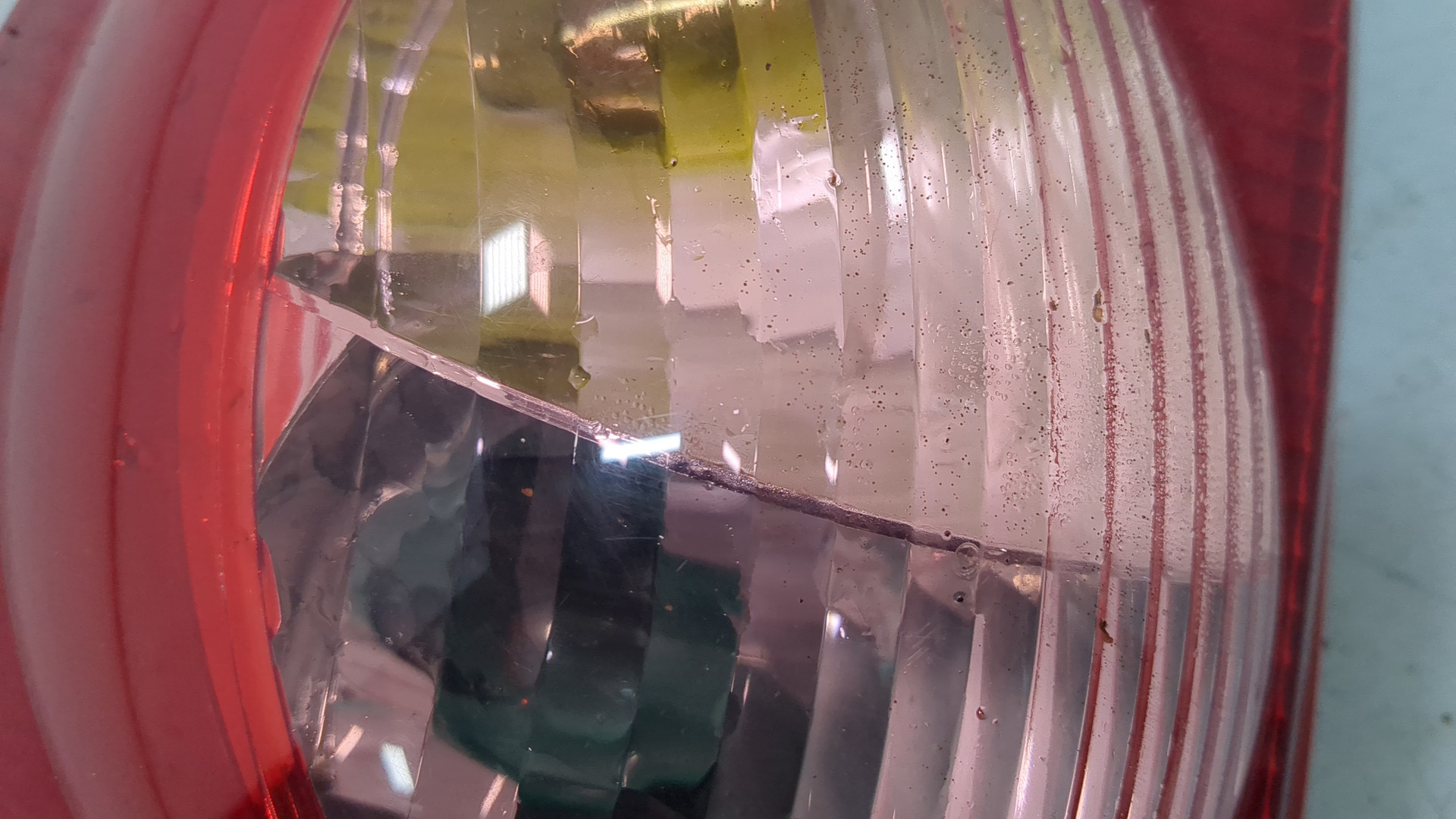 Фонарь задний левый