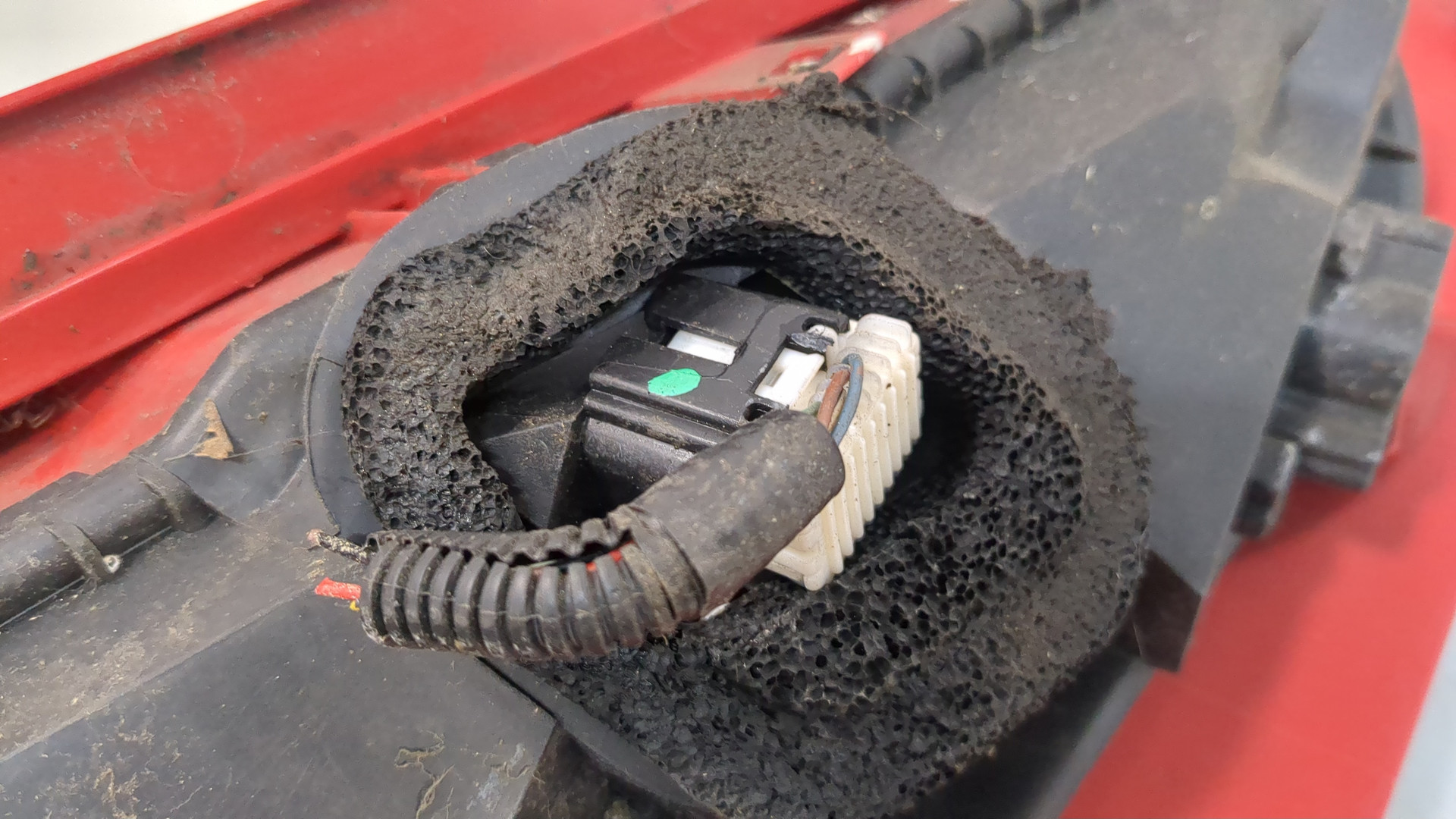 Фонарь задний левый