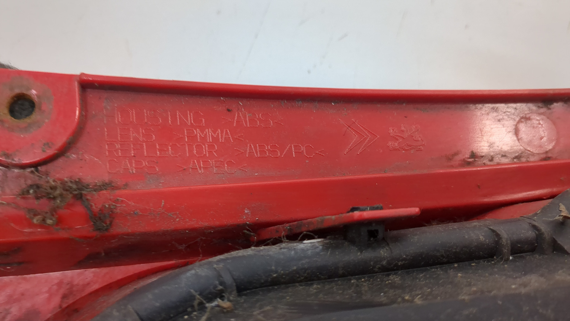 Фонарь задний левый