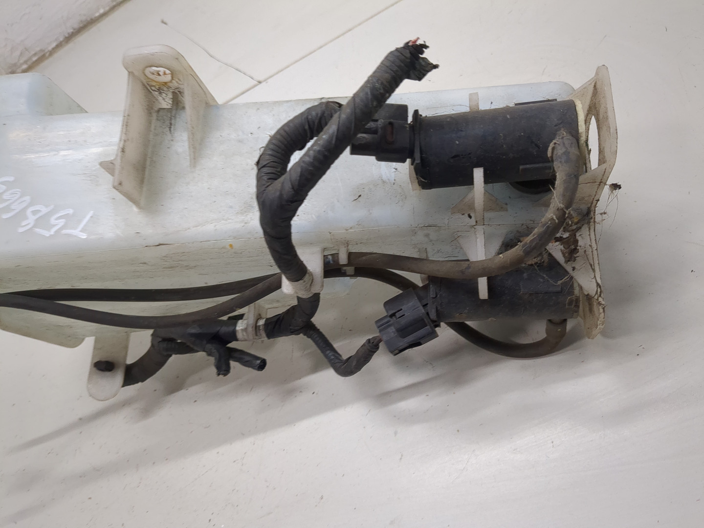 Бачок омывателя лобового стекла