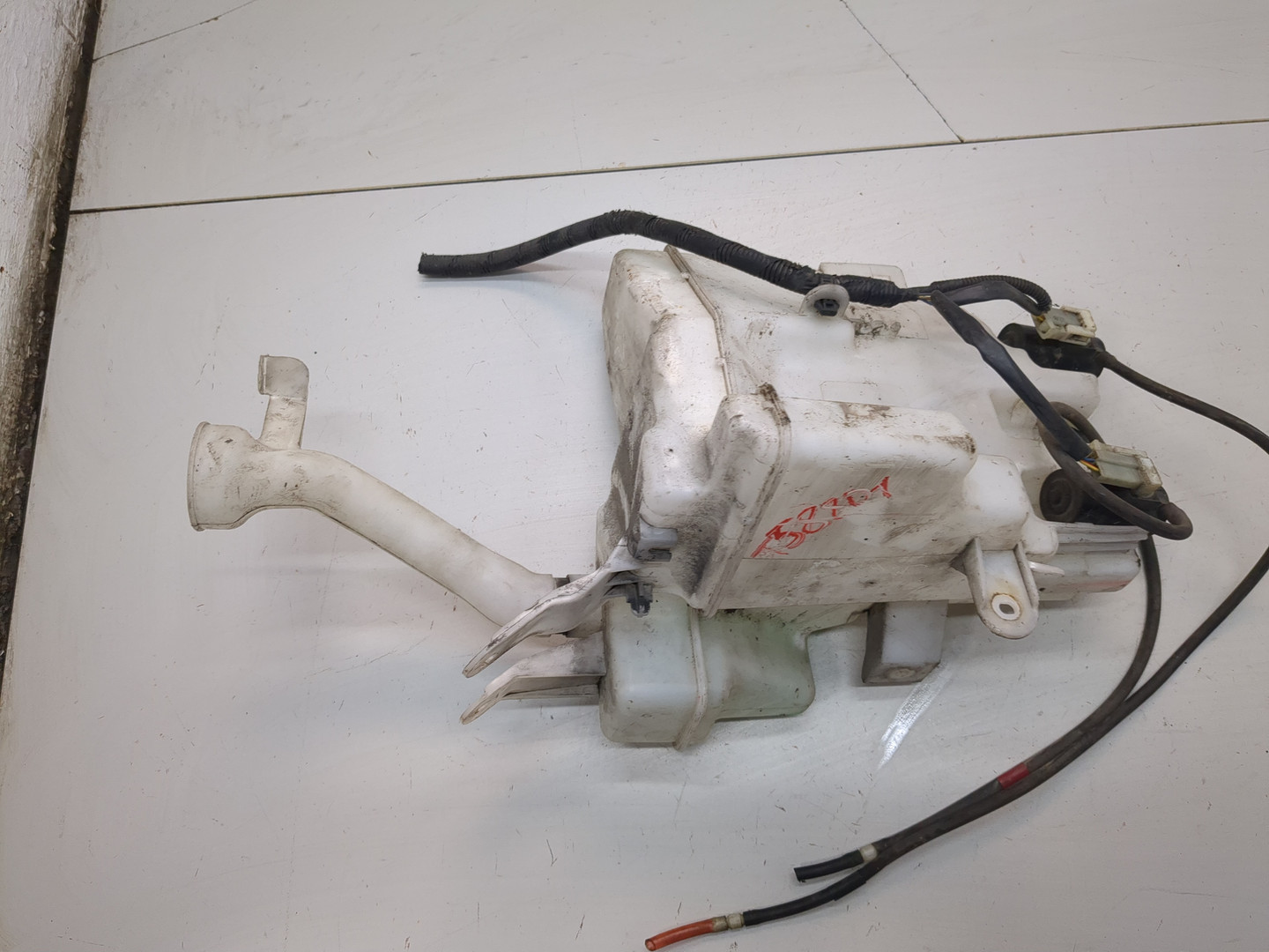 Бачок омывателя лобового стекла