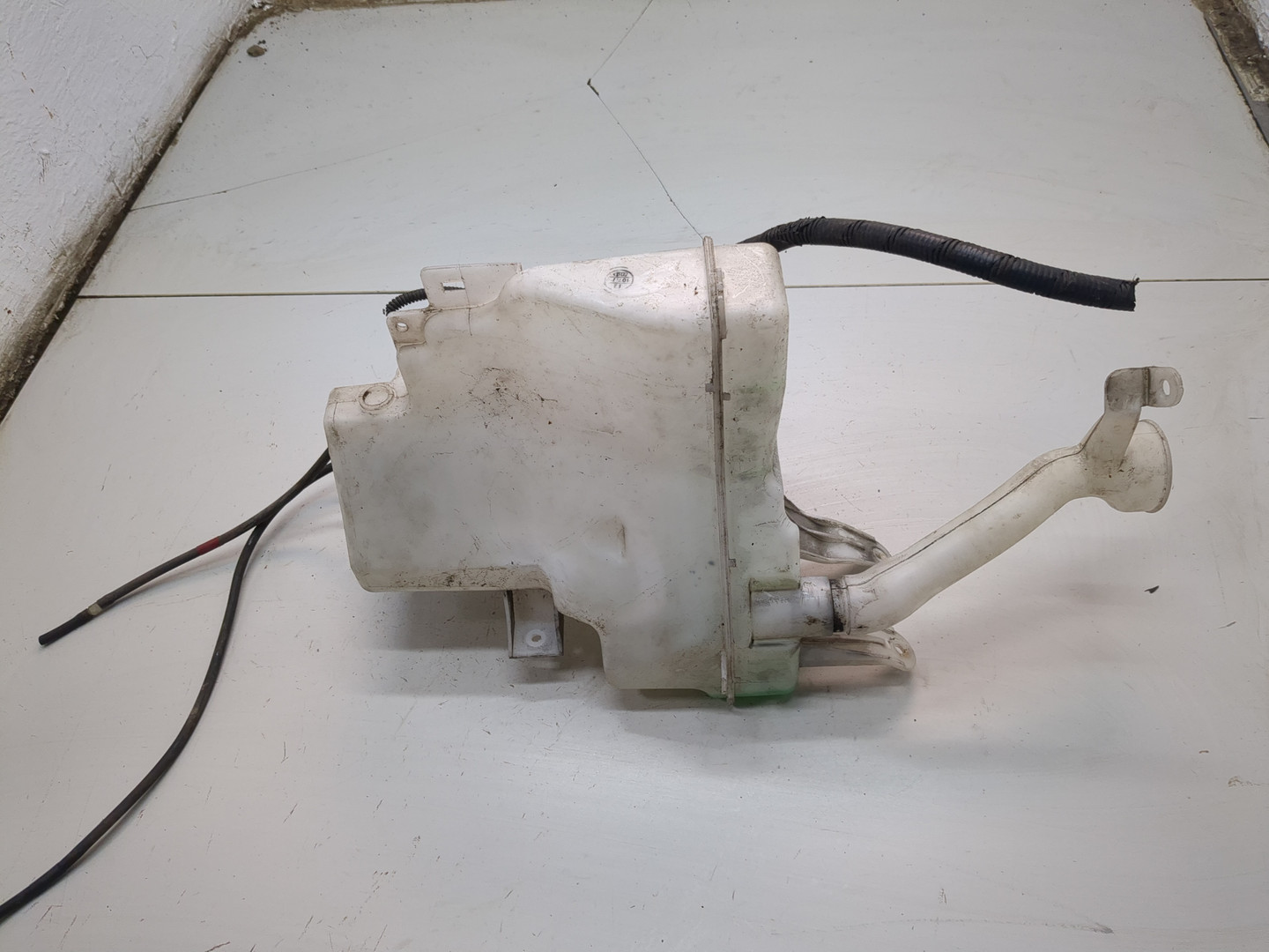 Бачок омывателя лобового стекла