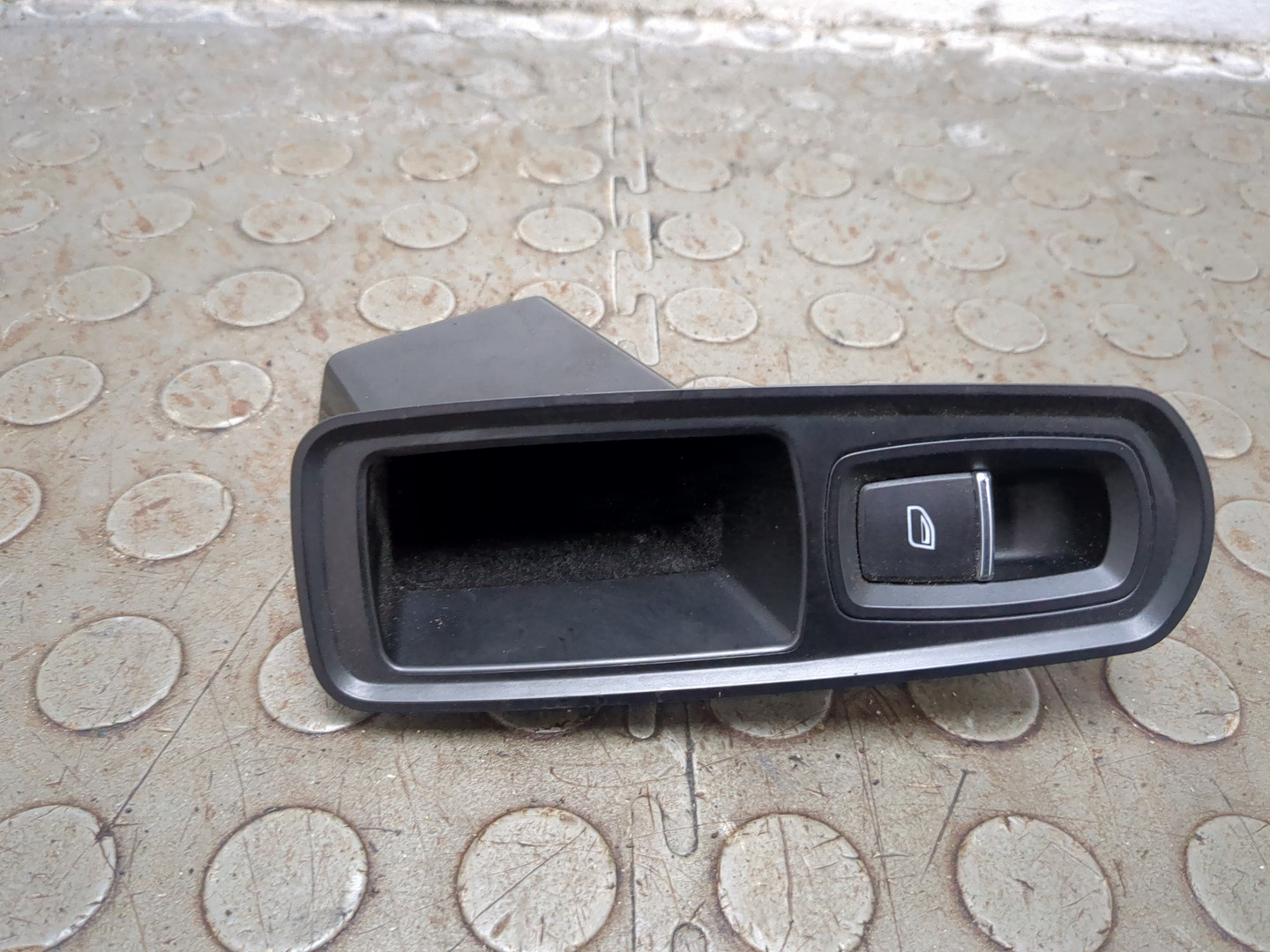 Кнопка стеклоподъемника