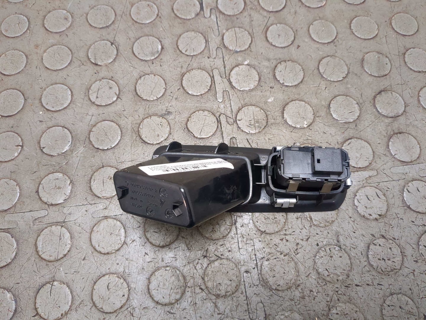 Кнопка стеклоподъемника