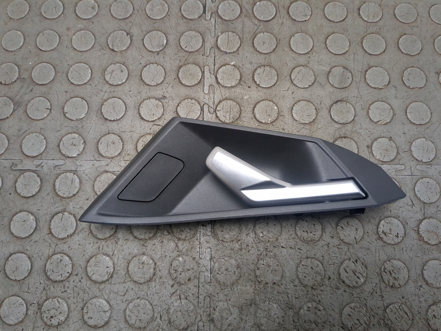 Ручка двери задней внутренняя левая