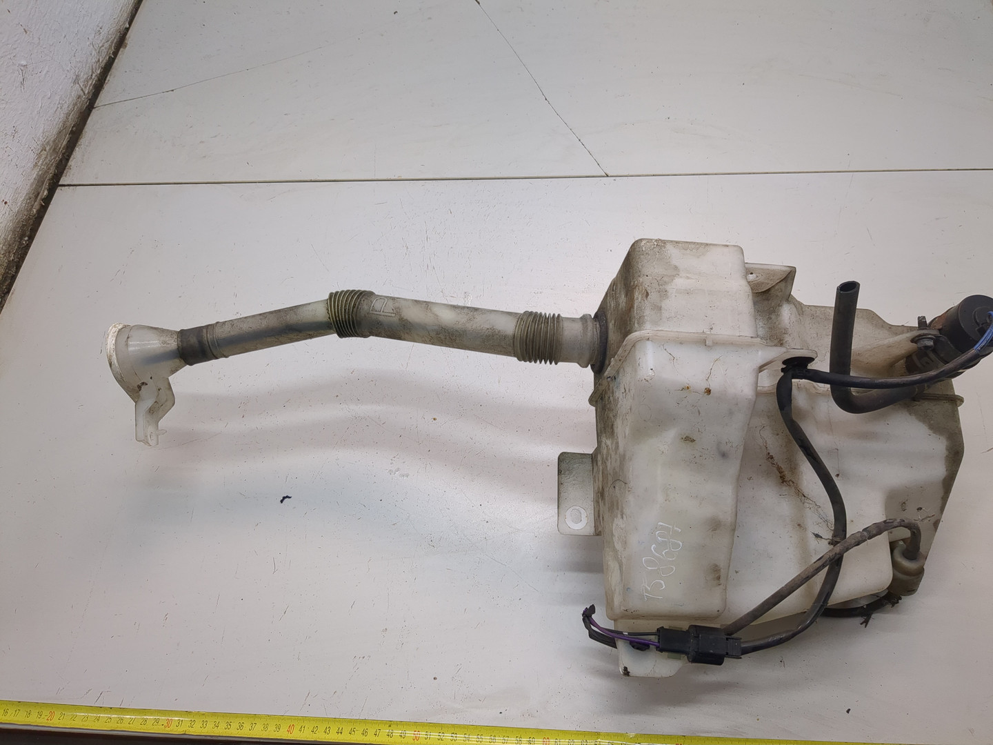 Бачок омывателя лобового стекла