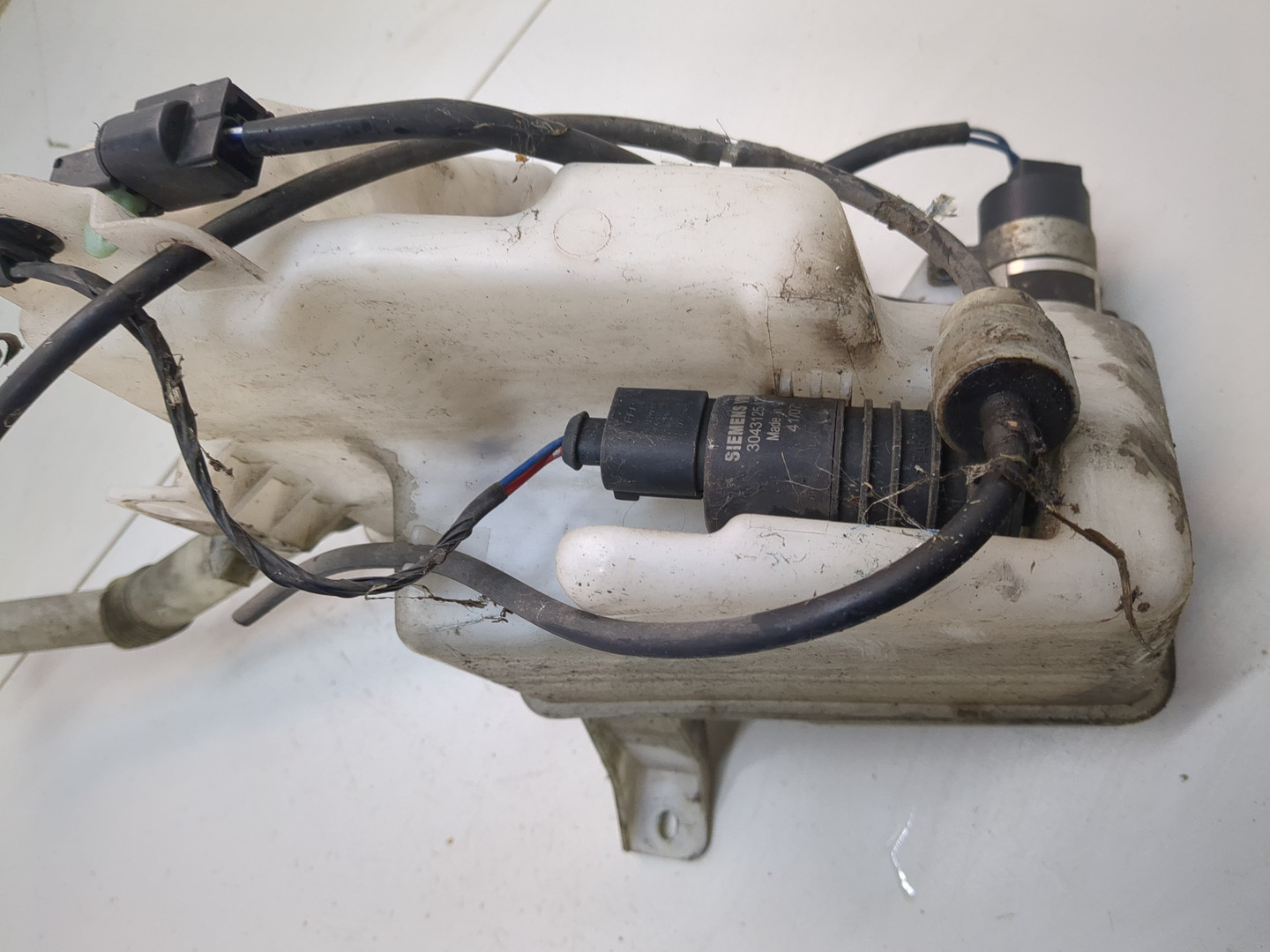 Бачок омывателя лобового стекла