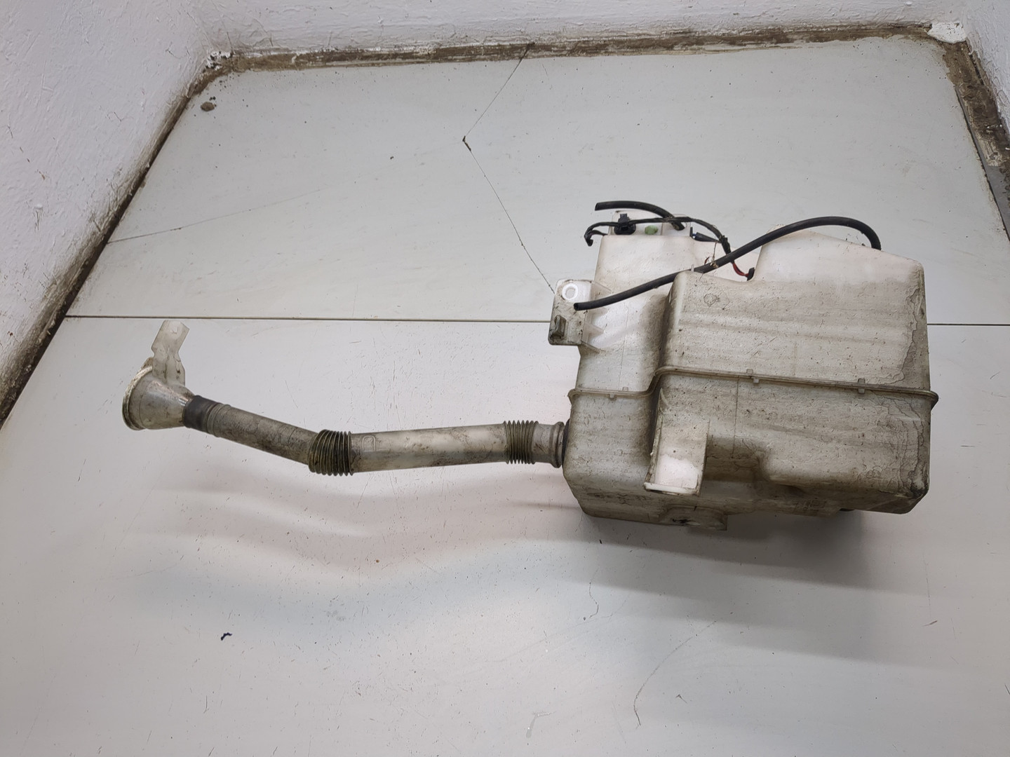 Бачок омывателя лобового стекла