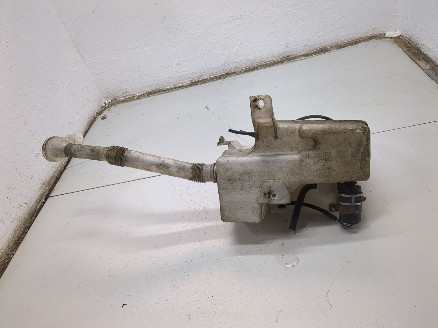 Бачок омывателя лобового стекла