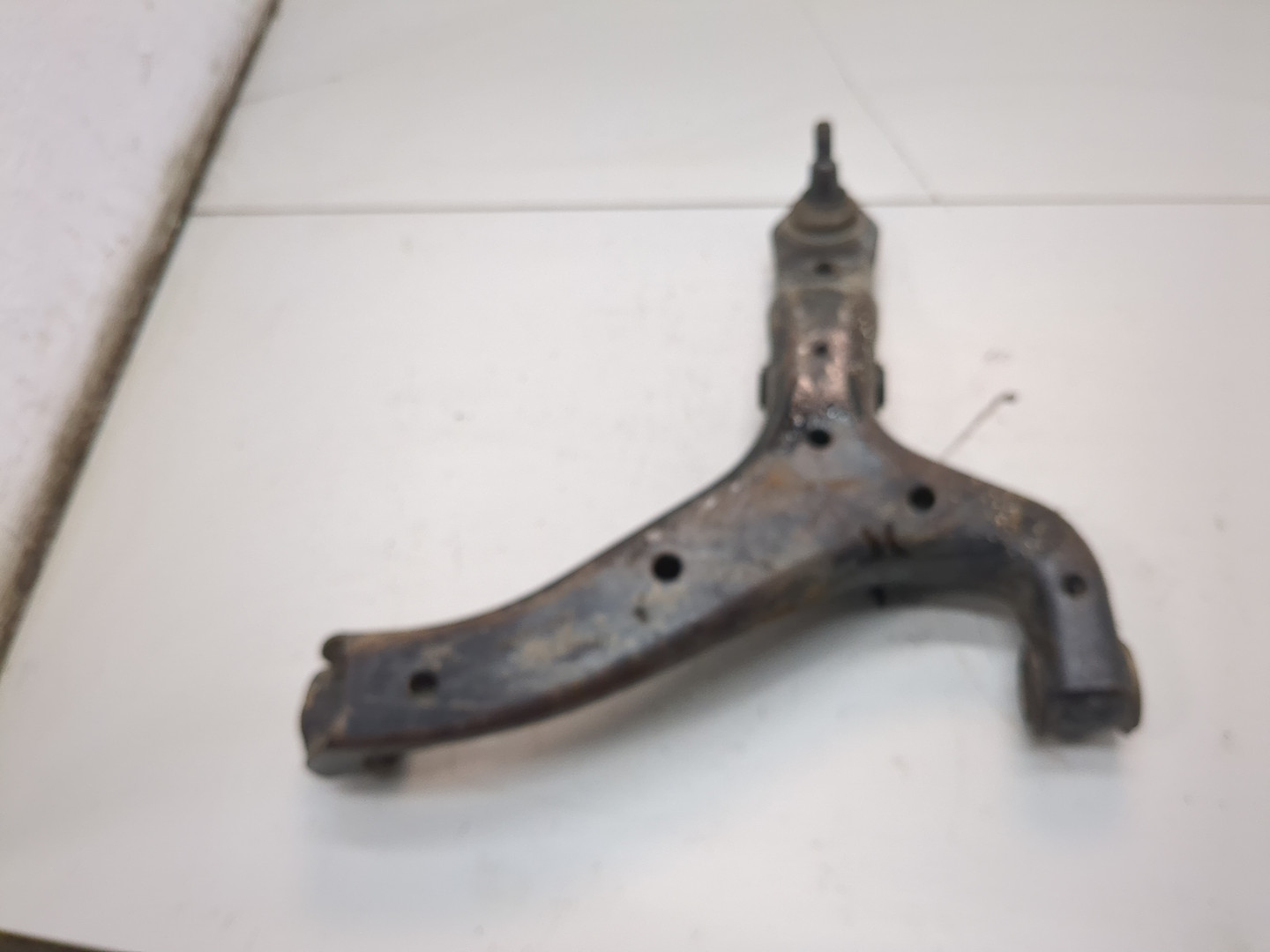 Рычаг передний правый