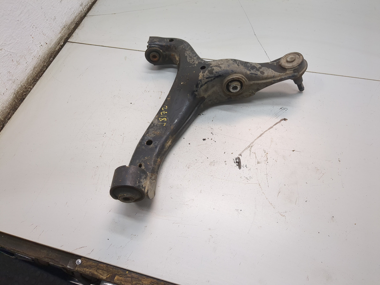 Рычаг передний правый