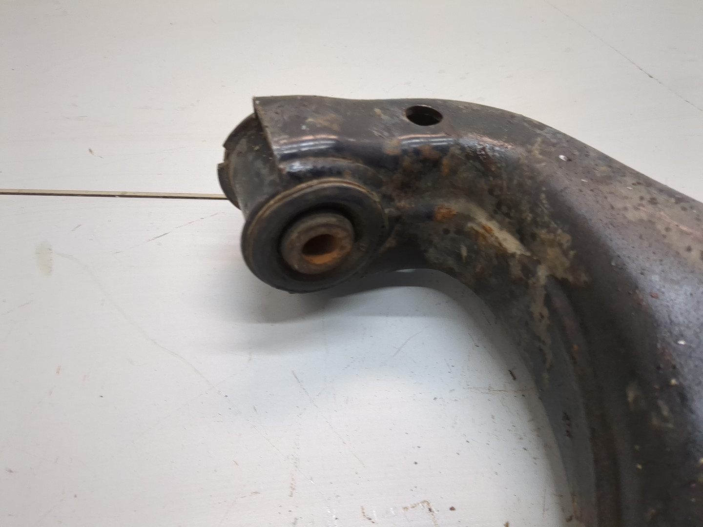 Рычаг передний правый