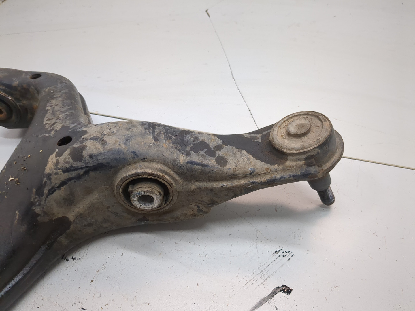 Рычаг передний правый