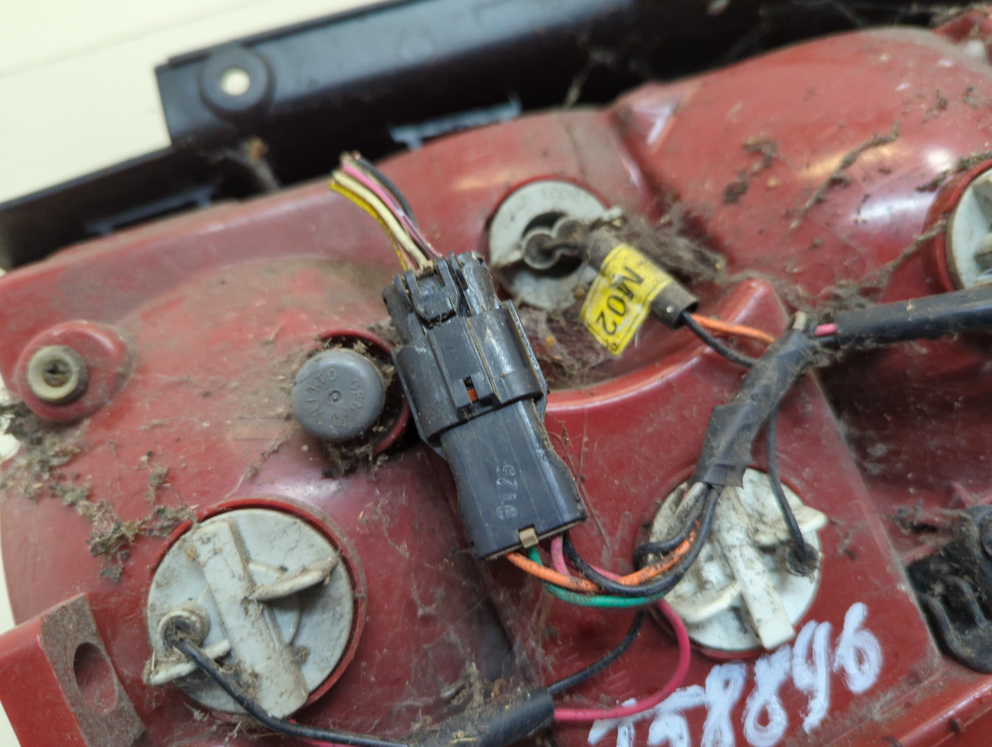 Фонарь задний левый