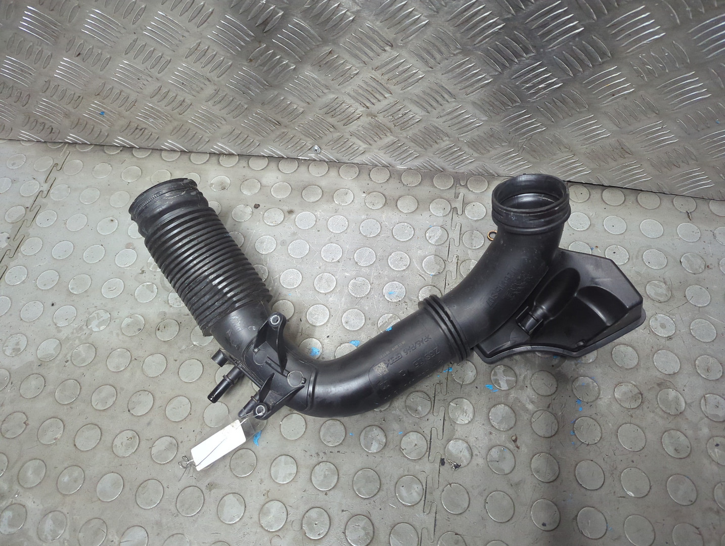 Патрубок воздушного фильтра