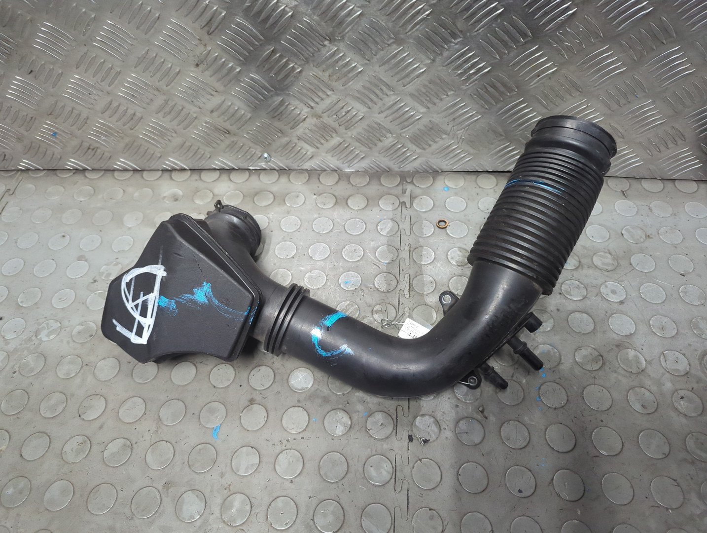 Патрубок воздушного фильтра