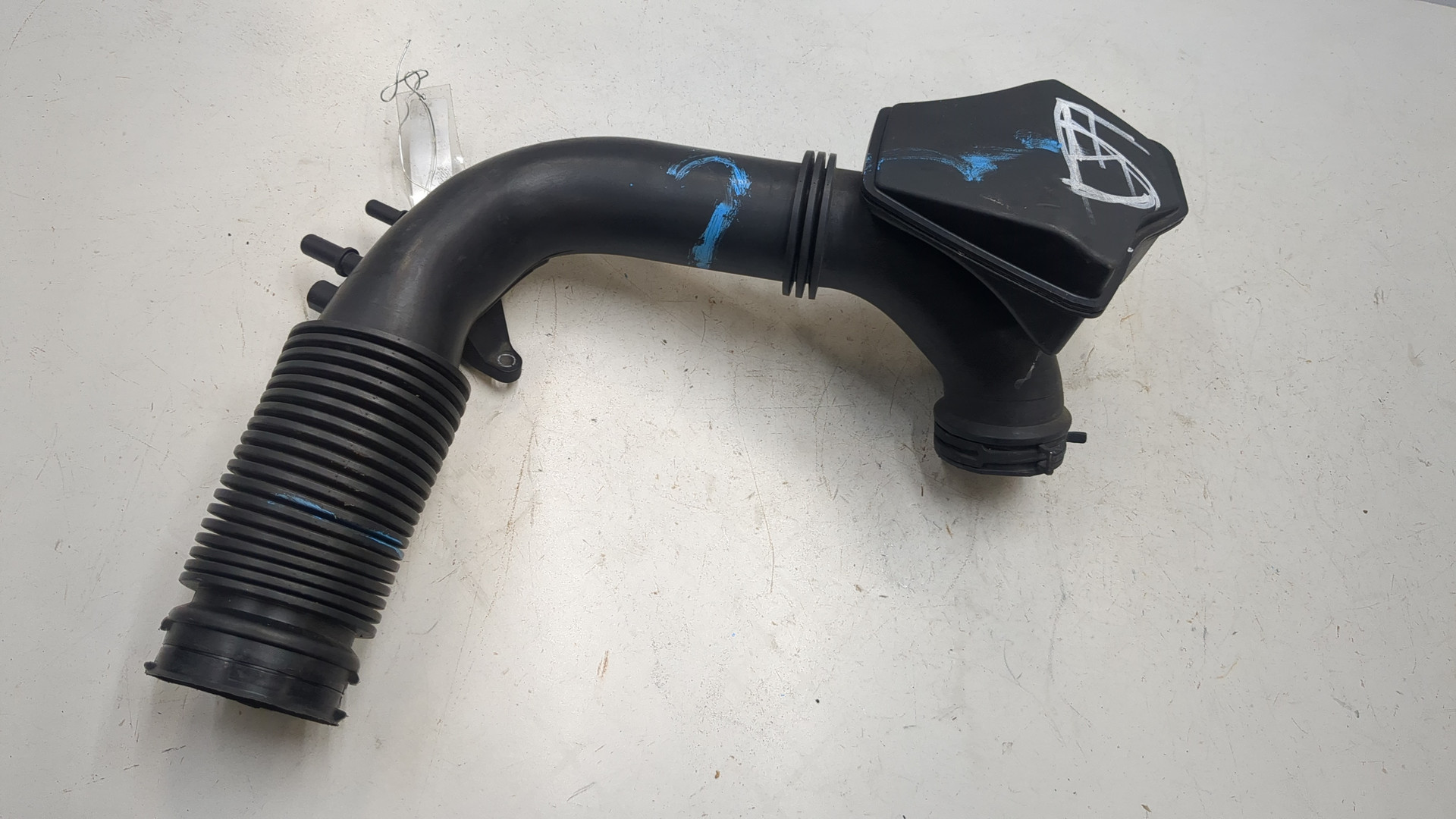 Патрубок воздушного фильтра