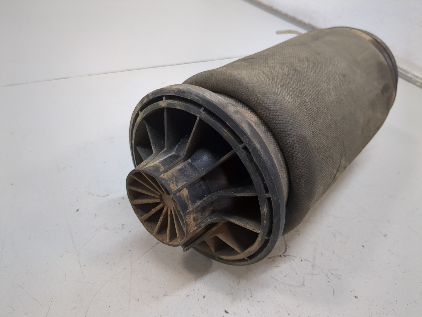 Амортизатор задний (стойка)