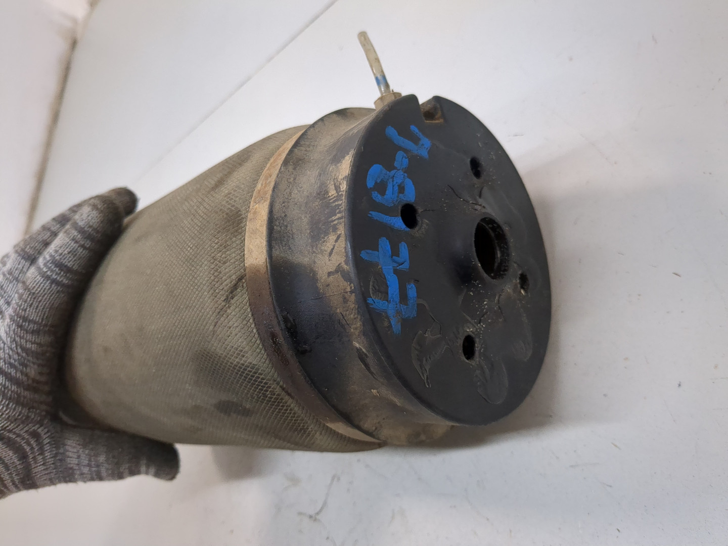 Амортизатор задний (стойка)