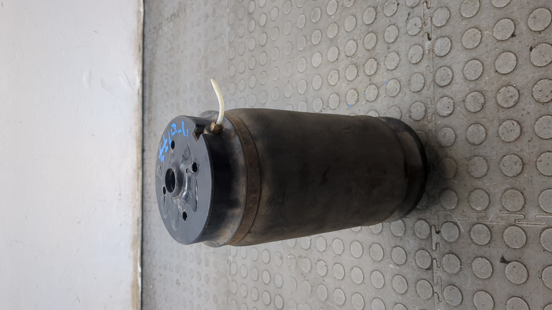 Амортизатор задний (стойка)