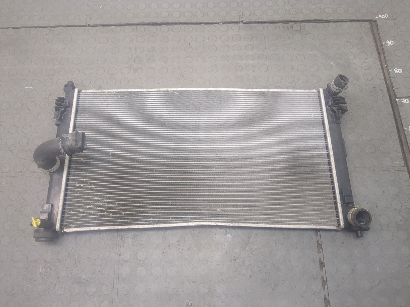 Радиатор охлаждения двигателя основной