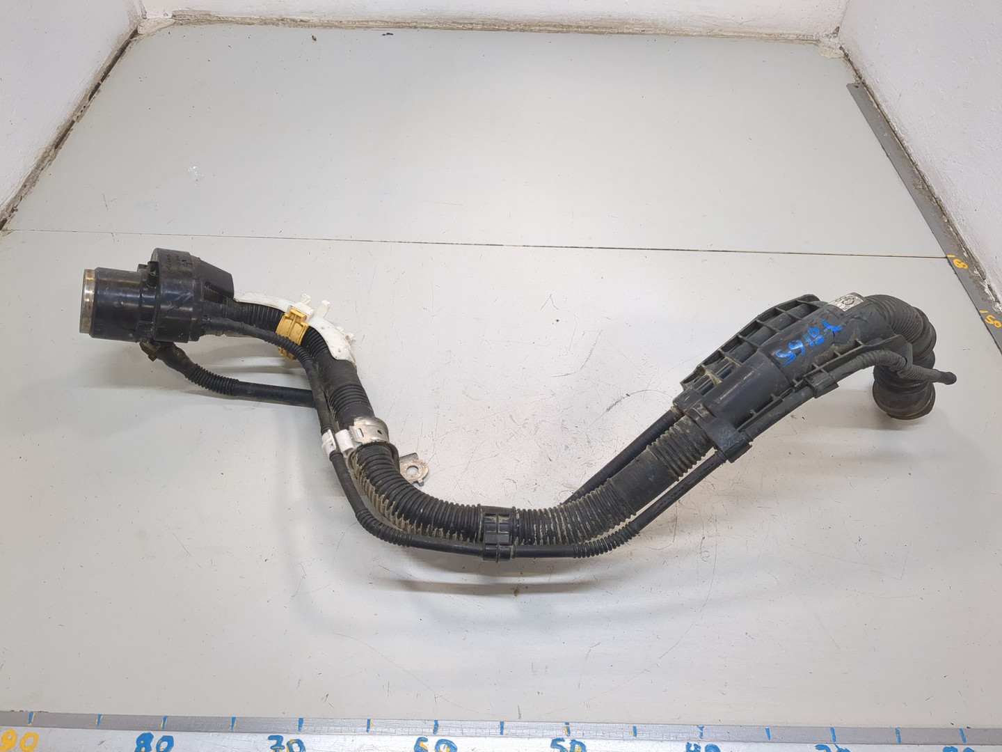 Горловина топливного бака