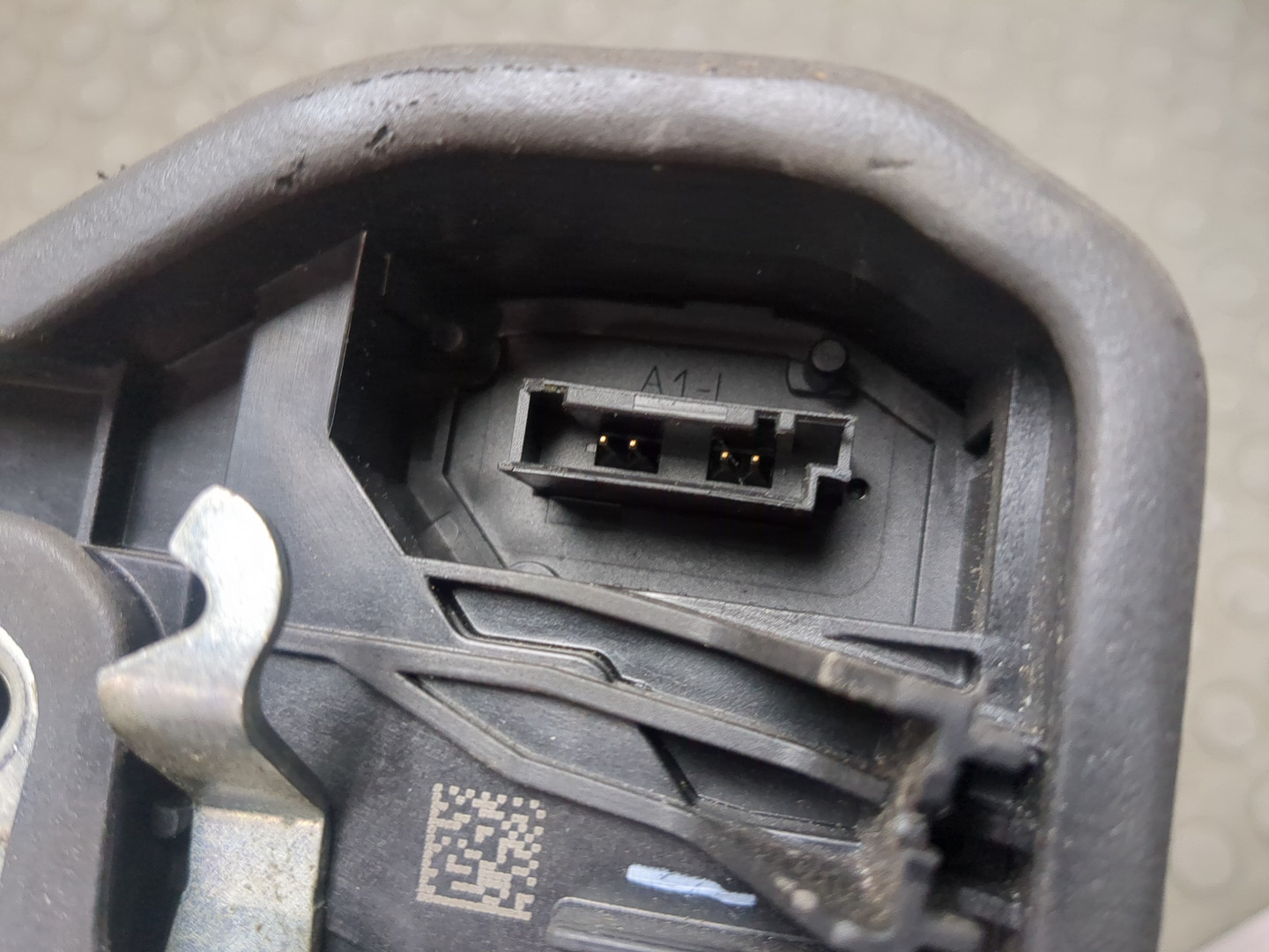 Замок двери задней левой