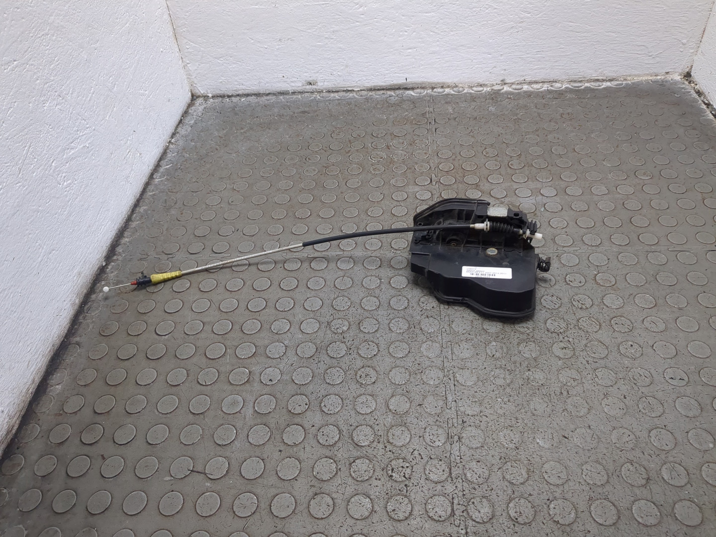 Замок двери задней левой