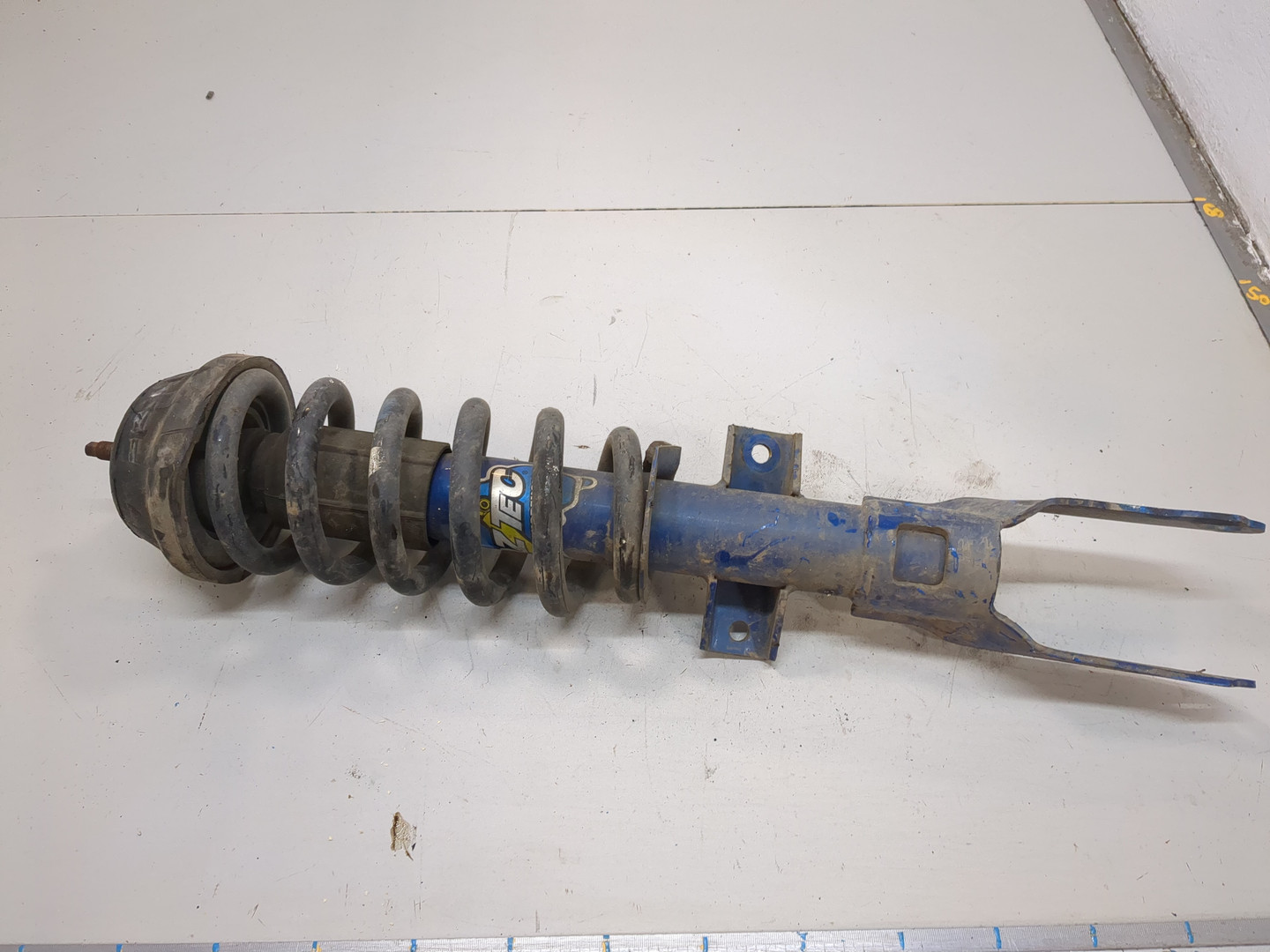 Амортизатор передний